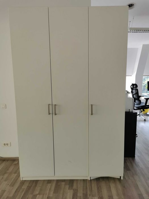 Dulapuri albe Ikea