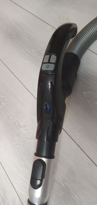 Пылесос Samsung VCC885HH3R/P красный