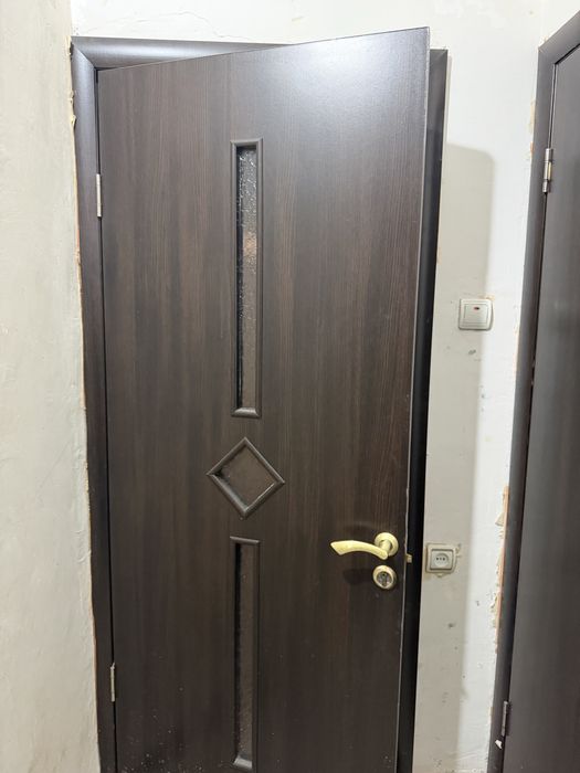 Продам двери Б/У цельные