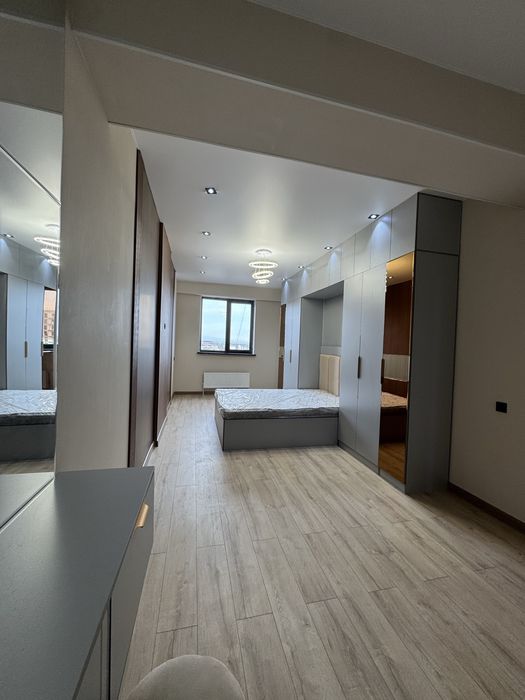 Sentr bozor va bog' farg'ona city 2 maktab yonida joylashgan