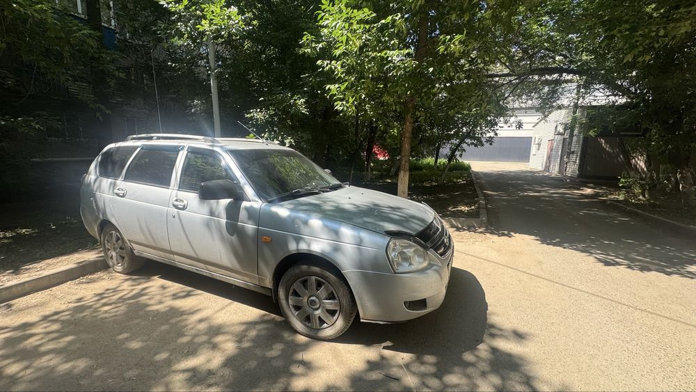 Продам машину Приора Универсал