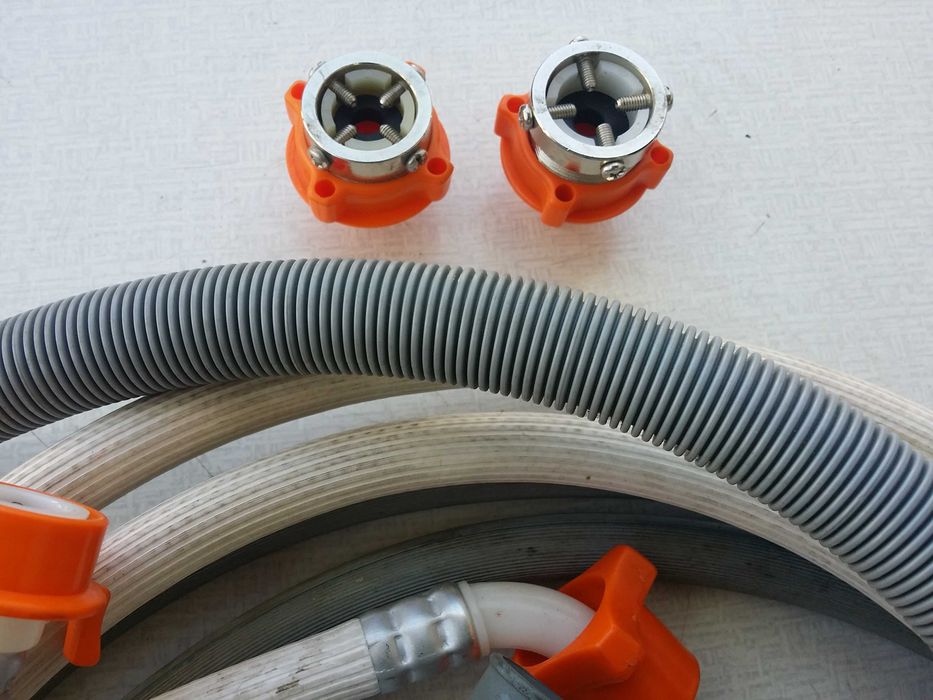 Шланги для стиральной машины.