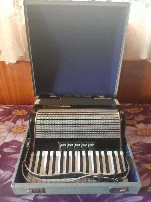 Акордеон велтмайстер 80 баса