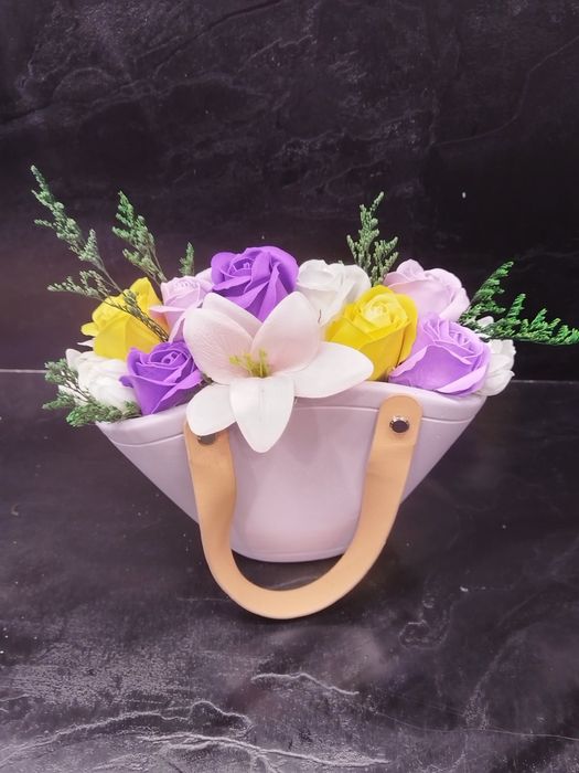 Ръчно изработени детайли от сапунени цветя за вас и вашия празник