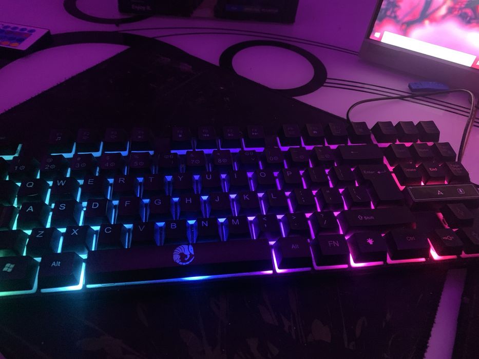 Setup gaming vand sau schimb cu trotinetă electrică.