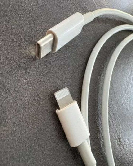 Кабель для iPhone 13 (оригинальный)