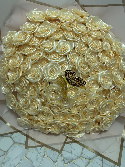 Букет 101 роз из атласных лент
