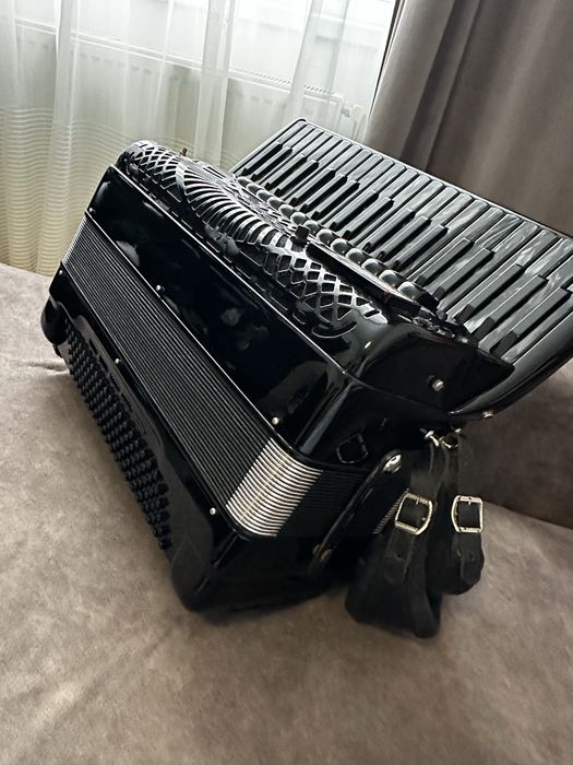 Vand sau schimb acordeon cu sistem midi!