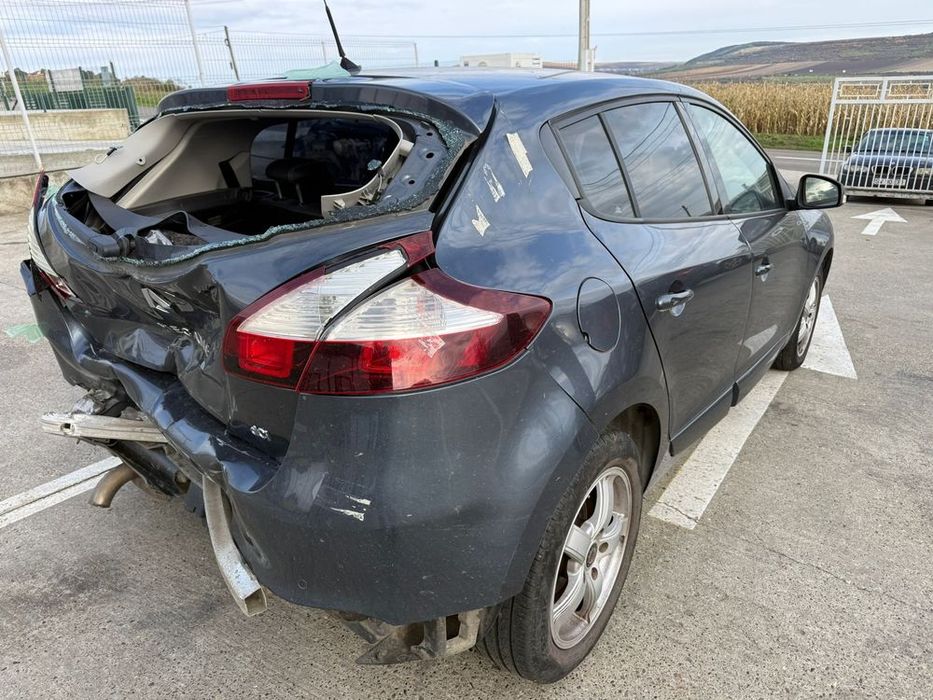 Dezmembrez / Dezmembrari / Piese / Accesorii Renault megane 3 facelift 2015 1.5 dci 110 cp stanga