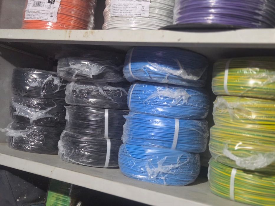 Vand materile electrice !