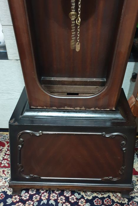 Немски паркетен часовник  " Urgos "