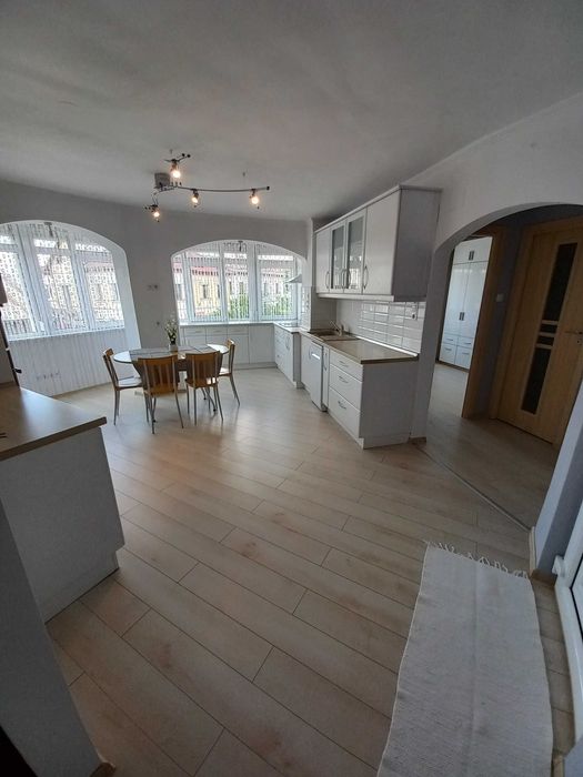 Apartament de vanzare in Salonta, cu 4 camere, situat in zona garii