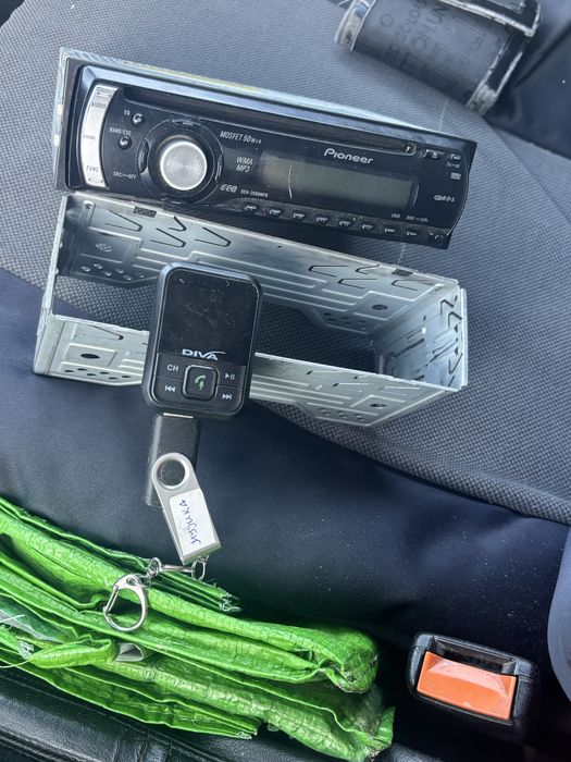 Авто CD Pioneer + трансмитер и флашка