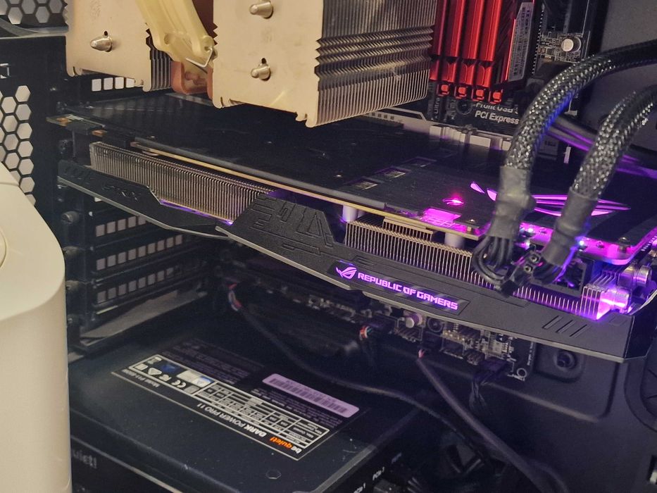 Компютър i7-7700k / 32GB DDR4 RAM / ASUS nVIDIA GTX 1080 A8G / 850W