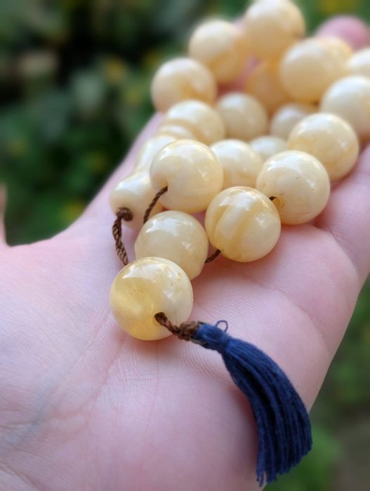 Vechi matanii rozariu din chihlimbar baltic alb butter amber natural, in stil maslina, rar