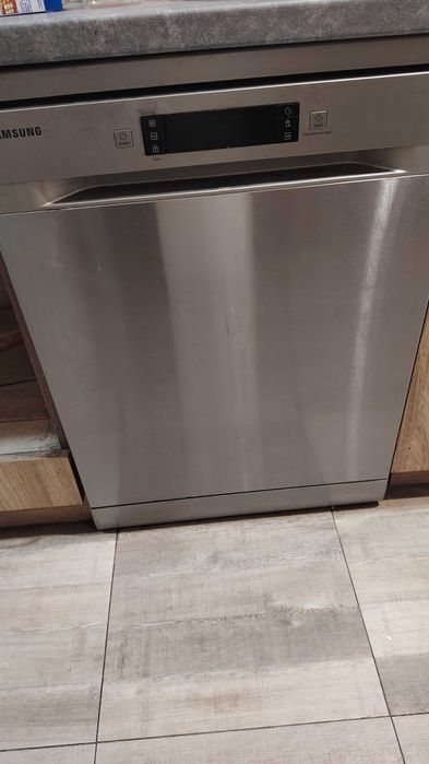 ПРОДАВАМ съдомиялна