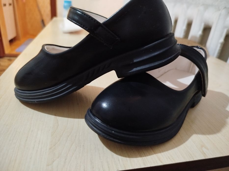 Туфли черные на девочку 30 р НОВЫЕ