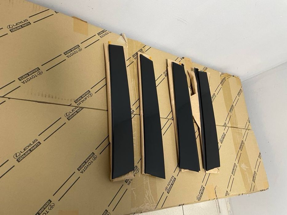 Молдинг стойки двери на Камри 70/75