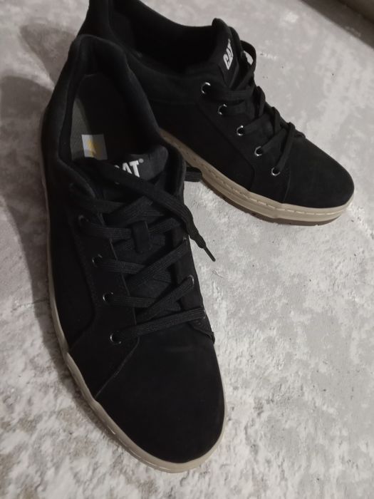 Продам кроссовки