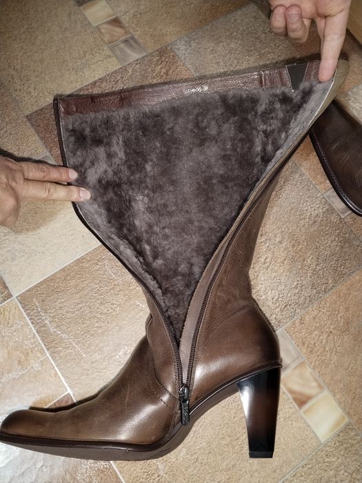 Продам зимние женские сапоги