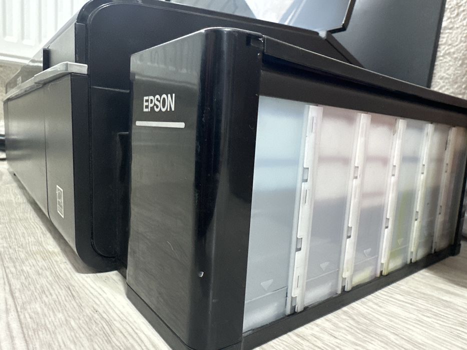 Printer Epson L805 1yil ishlatganman
