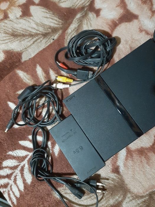 Vând PlayStation 2 slim complet în stare bună ps2