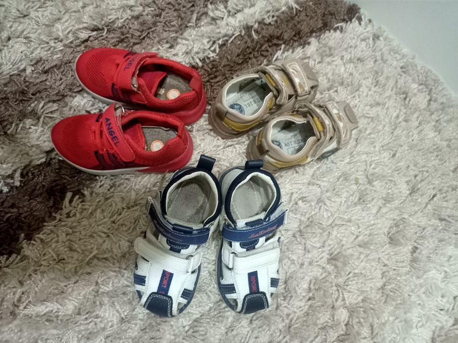 Продам детскую обувь