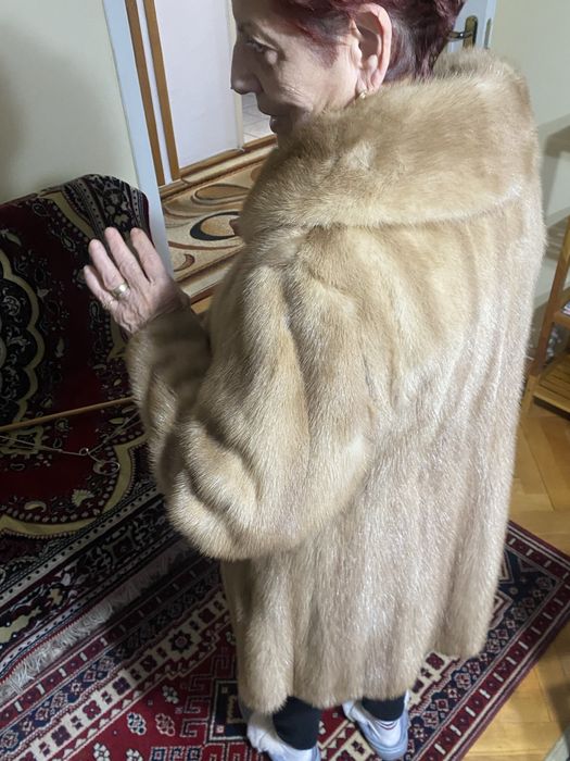 Vand haina lunga de blana  naturala de nurca