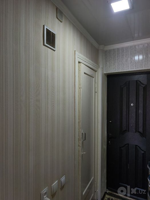 Продам 2 комнатную на Четвертом этаже. МЕТРО рядом