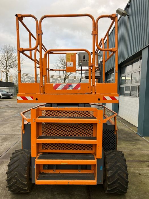 Ножична вишка дизелов двигател Кубота