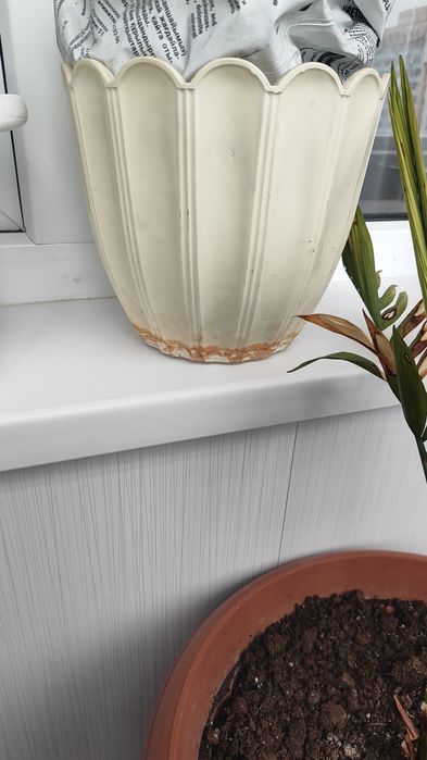 Продам горшки для цветов.