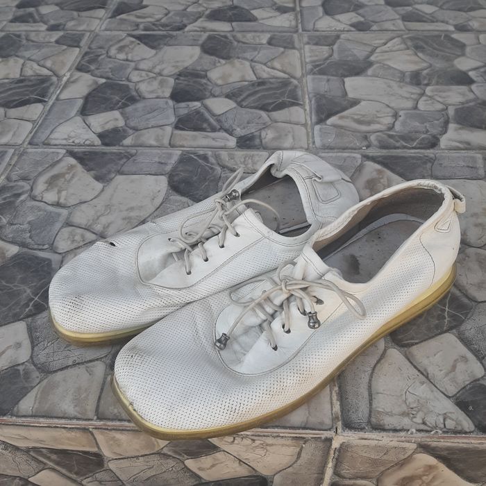 Отдам даром женскую обувь