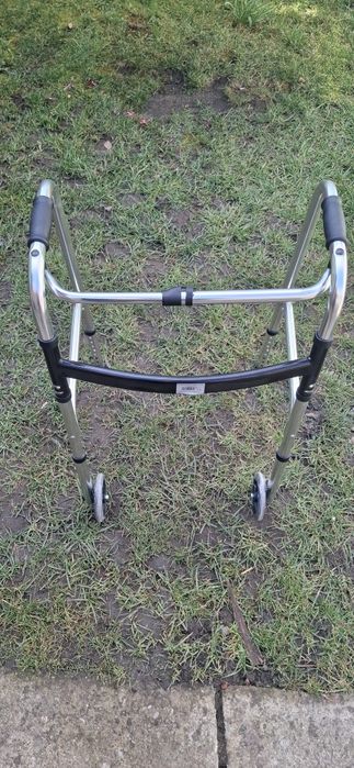 Cadru de mers si pliabil