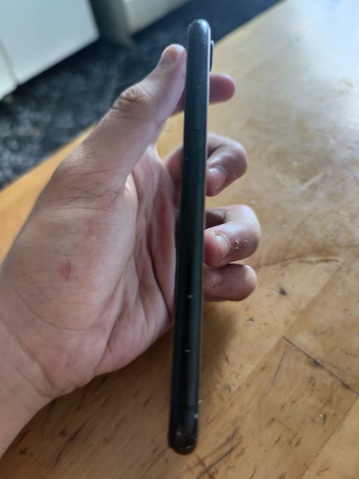 Vând iPhone XR 200 negociabil