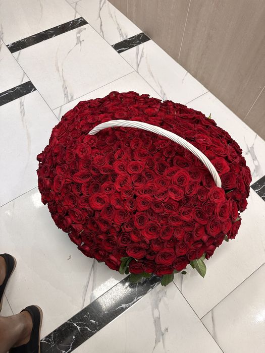 Корзина из 303 роз 150,000 тг