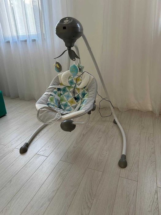 Balansoar bebelusi, cu motor si diverse sunete/melodii