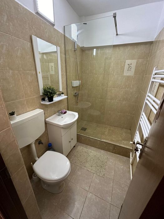 Închiriez garsonieră confort I