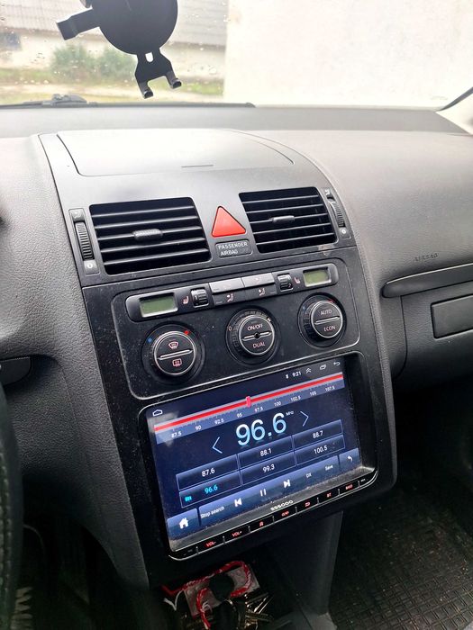 Продавам Volkswagen Tauran.