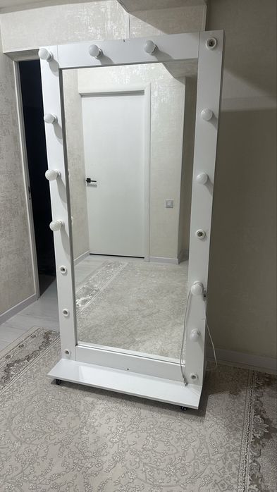 Зеркало напольное