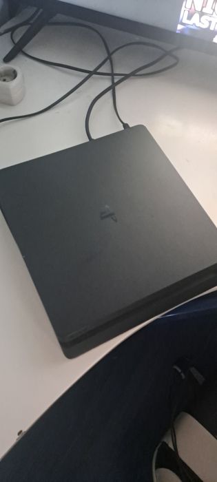 Ps 4 +2 manete+ 5jocuri