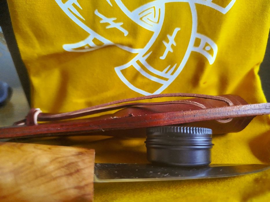 Финландски ръчно изработен, кован нож