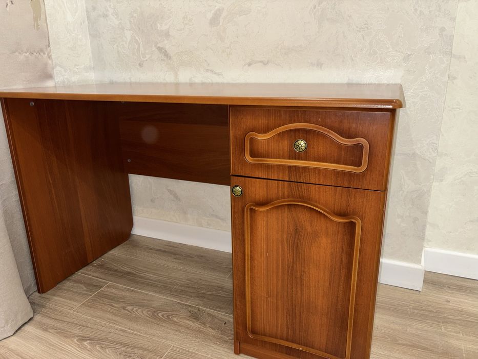 Продам компьютерный стол