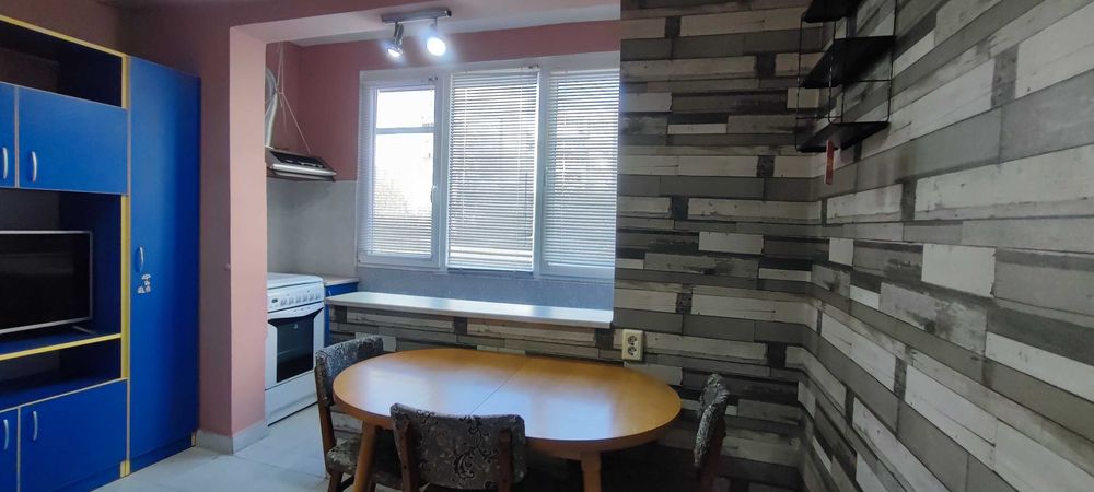 Отдава под наем 2-стаен