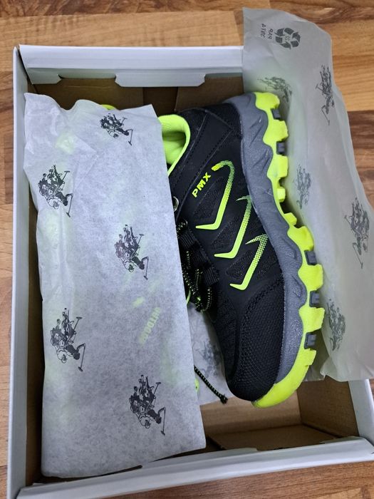 Кроссовки осенние