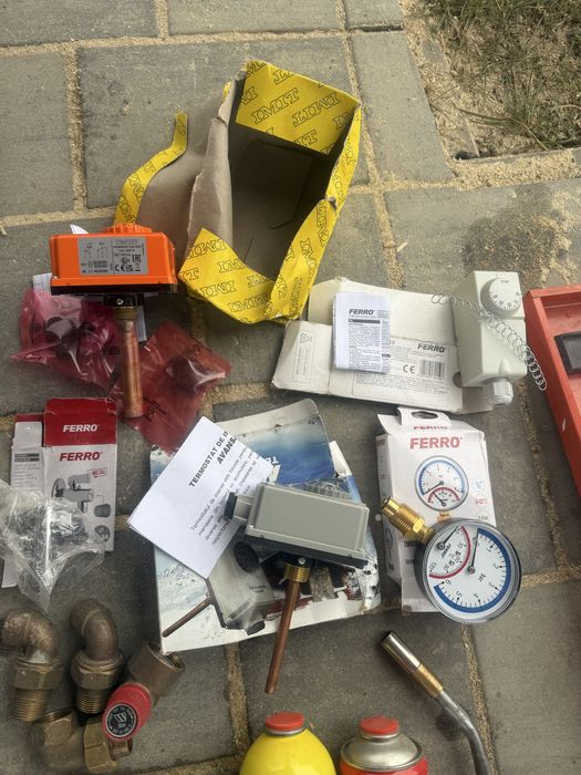 Vind diverse instalati sanitare toate noi la pachet