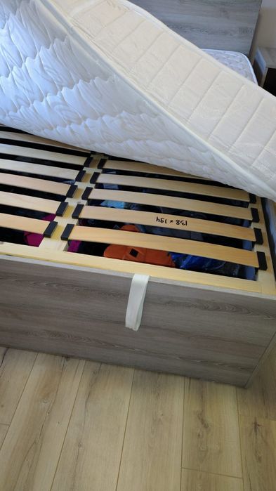 Комплект спалня с нощни шкафчета и матрак с повдигащ механизъм