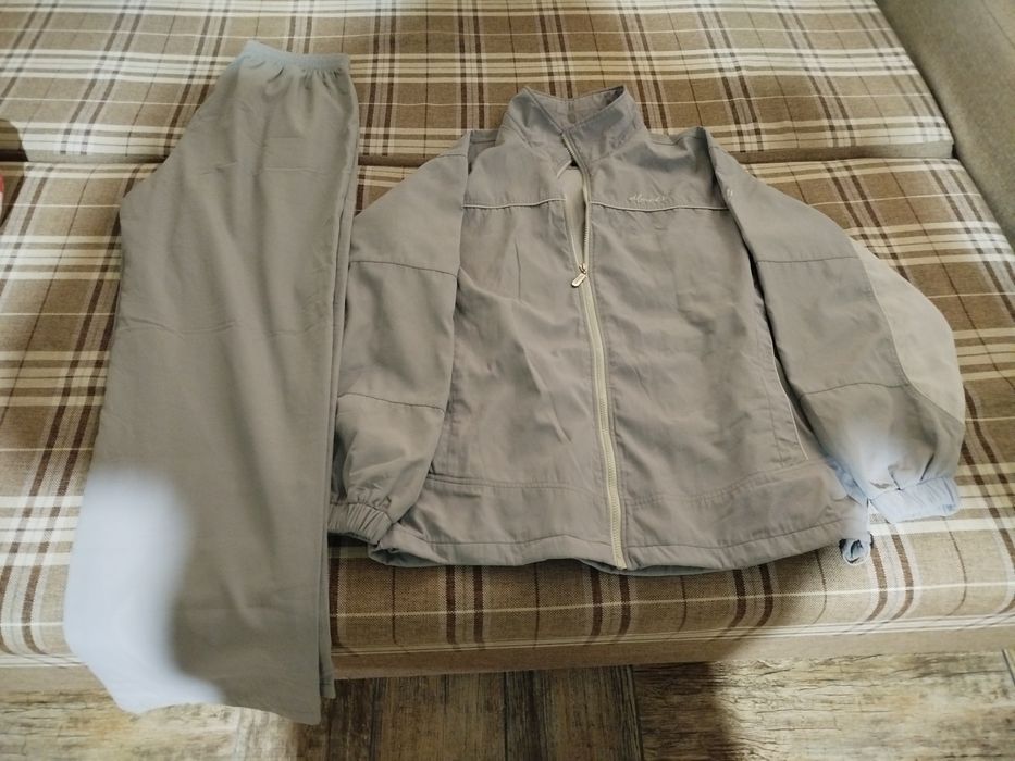 Продам спортивный костюм.