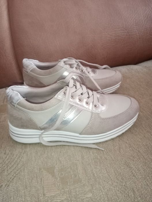 Adidași damă, mărimea 38 vând adidași damă, mărimea 38