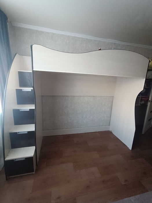 Продам кровать двухъярусную