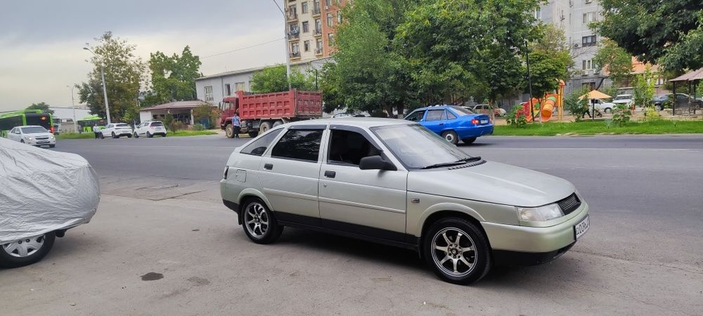 Продается.с салона один владелец.16 кл.мотор.